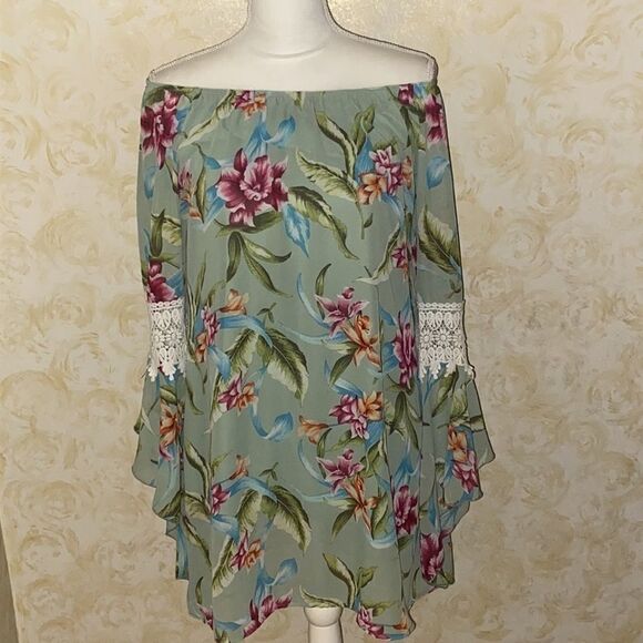 NWT! Coastal Casuals Floral Top! - Picture 4 of 12